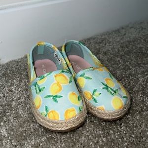 Carter toddler slip ons (5C)